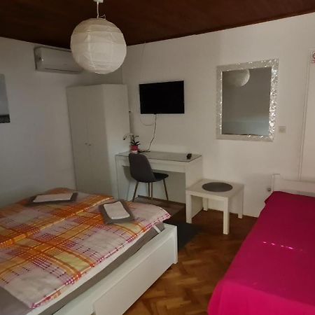 Sobe Zimmer Rooms Nika Tusilovic Экстерьер фото