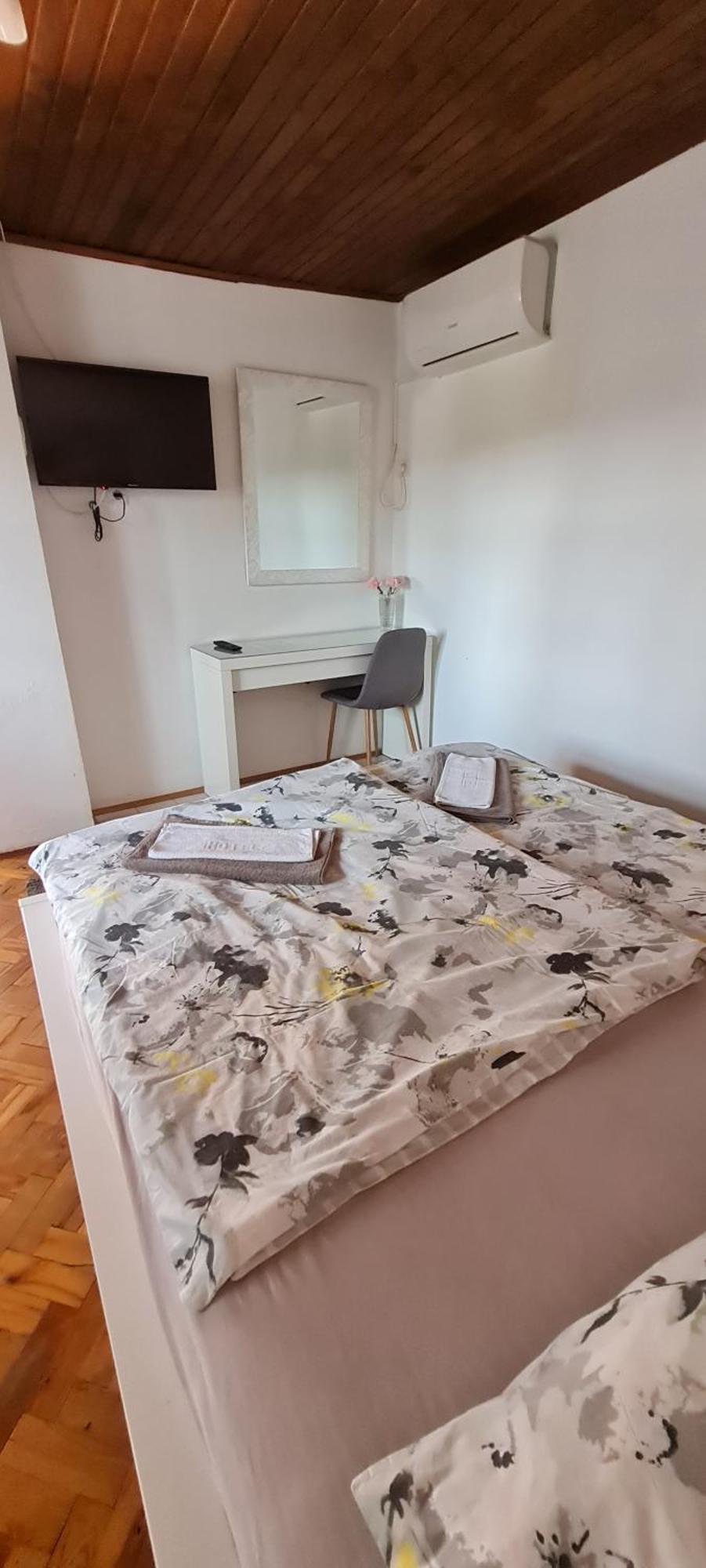 Sobe Zimmer Rooms Nika Tusilovic Экстерьер фото