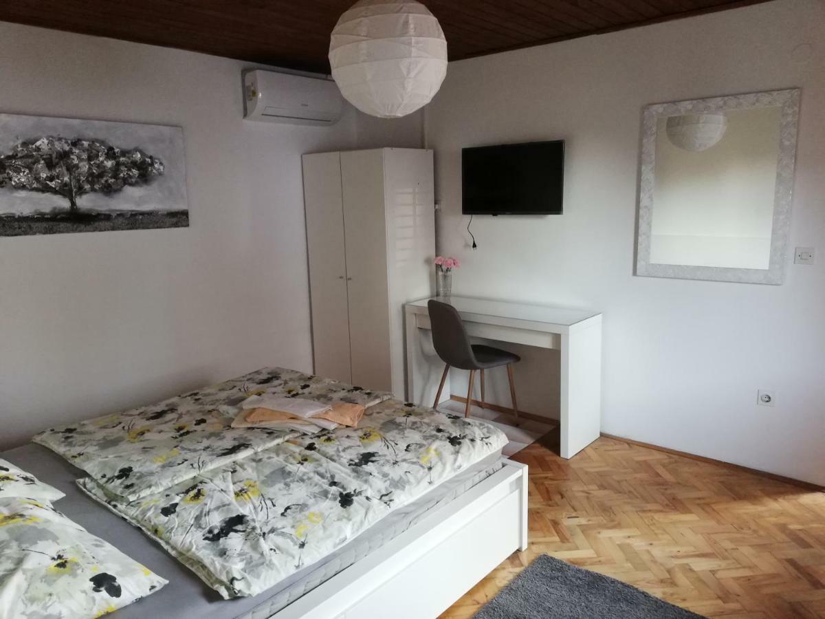 Sobe Zimmer Rooms Nika Tusilovic Экстерьер фото