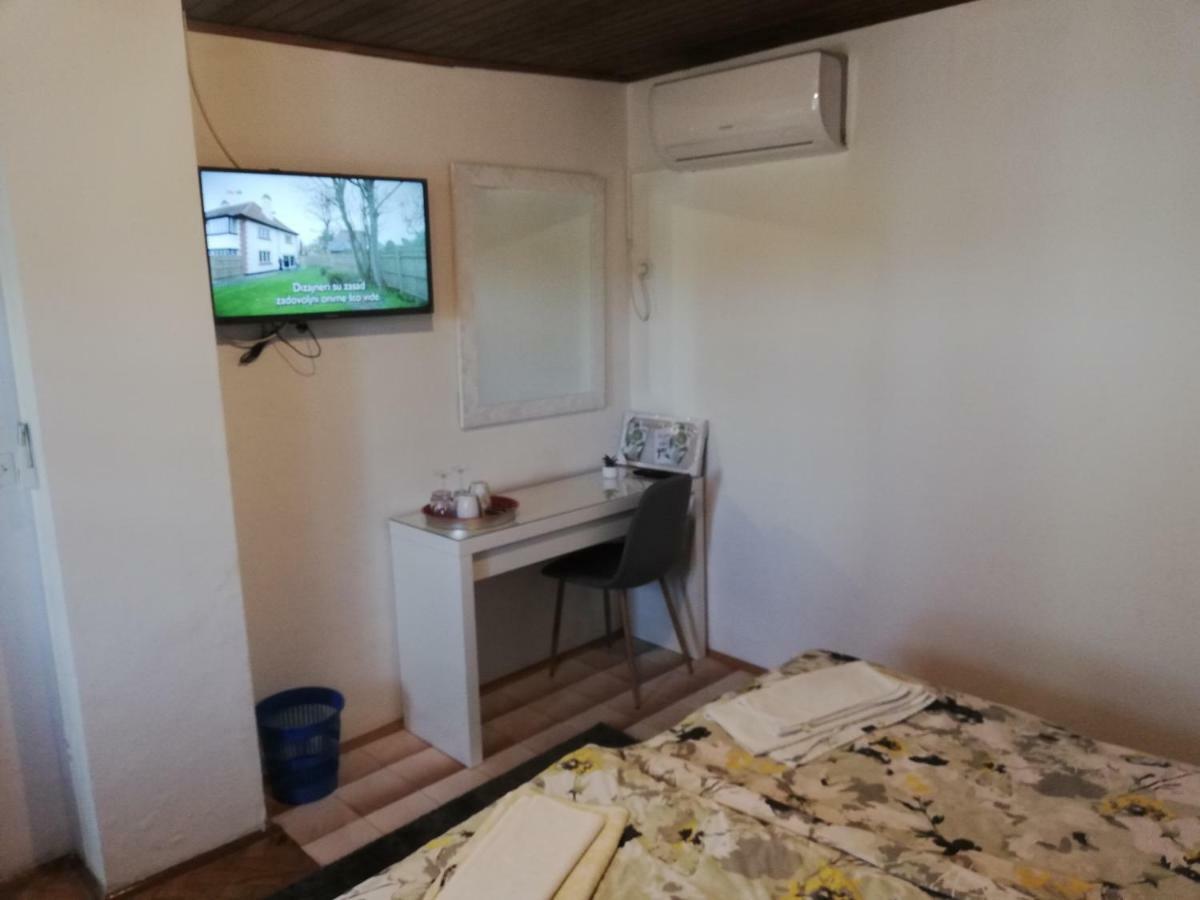 Sobe Zimmer Rooms Nika Tusilovic Экстерьер фото